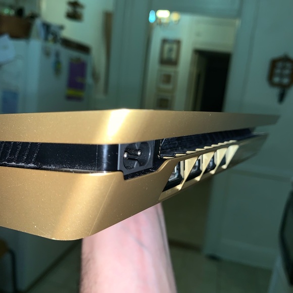 PlayStation 4 - LIMITED EDITION - GOLD 2TB - Picture 7 of 8